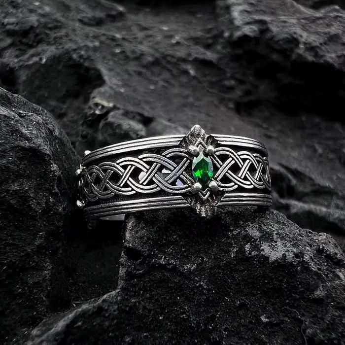 Bague Totem Entrelacée avec Zircon Vert Design Gothique Punk Vintage pour Hommes Occasions Spéciales
