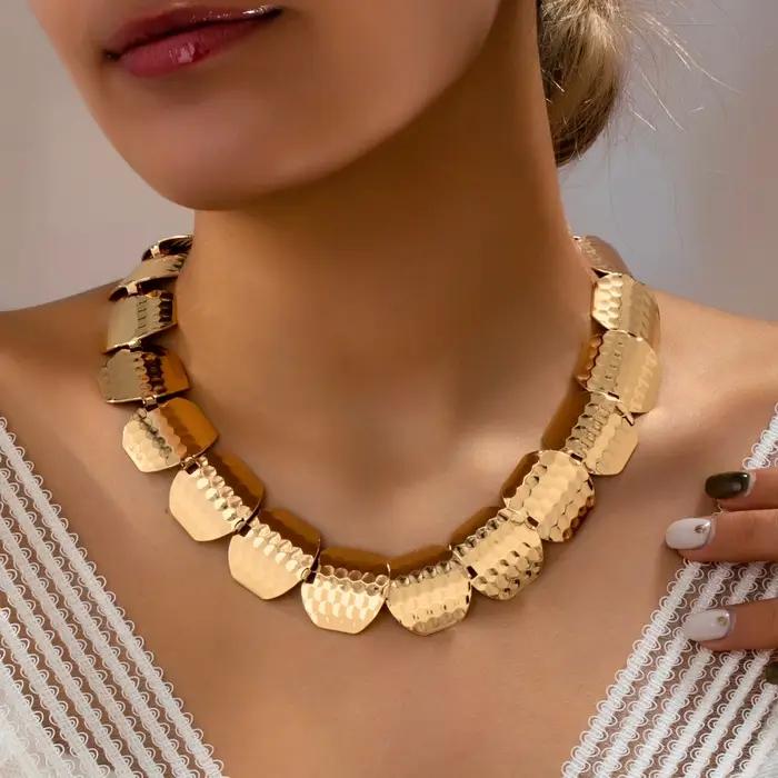 Collier pour femme, collier artisanal à motif de disque géométrique martelé, adapté à un usage quoti