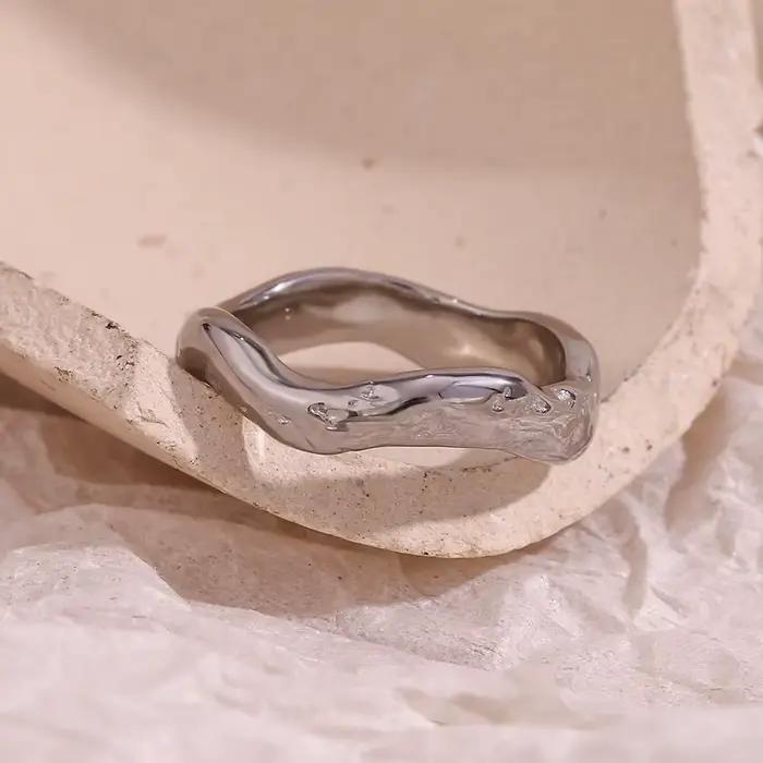 Bague de cocktail élégante en acier inoxydable 316L plaqué or 18 carats pour femmes occasions spéciales soirée fête