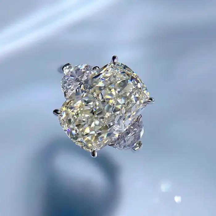 Bague en diamant à haute teneur en carbone