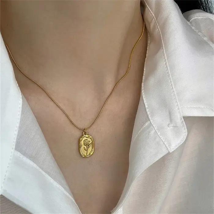 Collier avec pendentif Rose géométrique Simple pour femmes