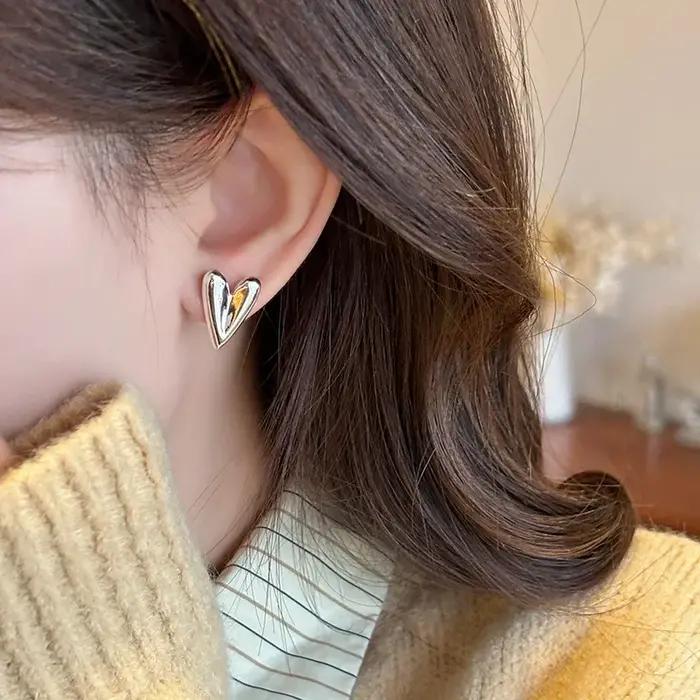 Boucles d'oreilles Huggie en forme de cœur pour femmes