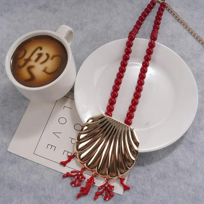 Collier Coquillage Corail Luxe Côtier avec Perles Rouges – Accessoire Tendance pour Tenues Élégantes