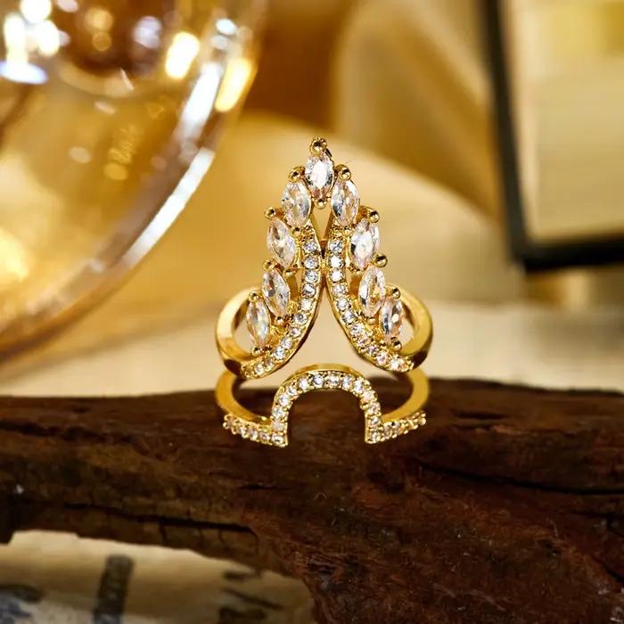 Bagues créatives en zircon cubique en forme de couronne de fleurs pour femmes et hommes