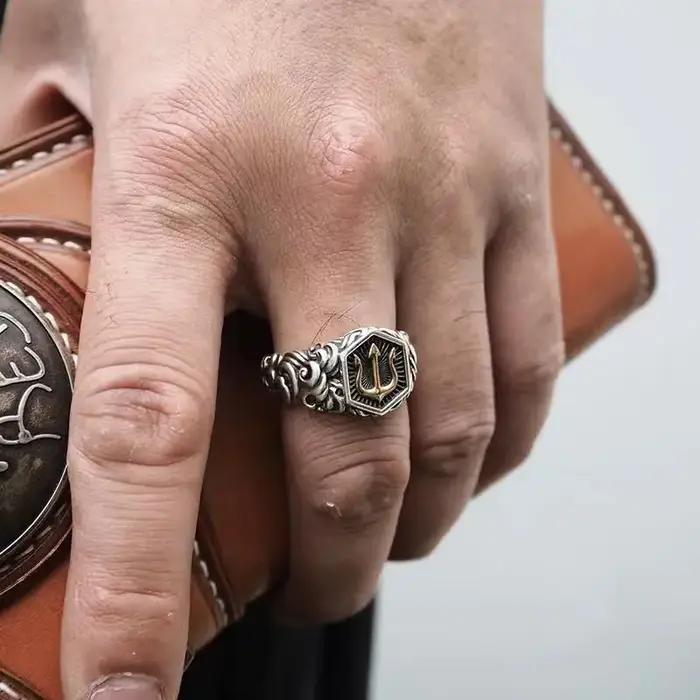 Bague Trident dorée rétro Poseidon pour hommes