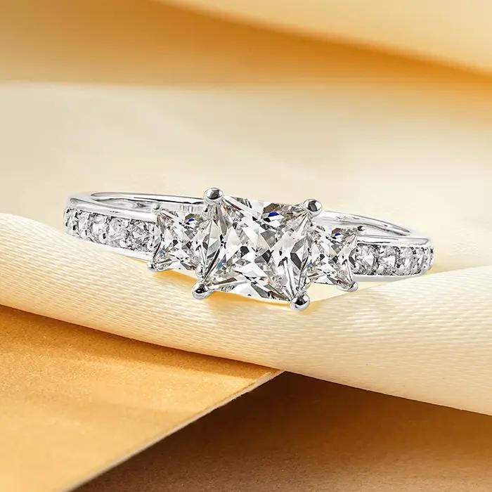 Rrjzz trois pierres princesse coupe CZ simulé diamant anneaux 14k plaqué or bague de fiançailles pour les femmes anniversaire bijoux cadeaux