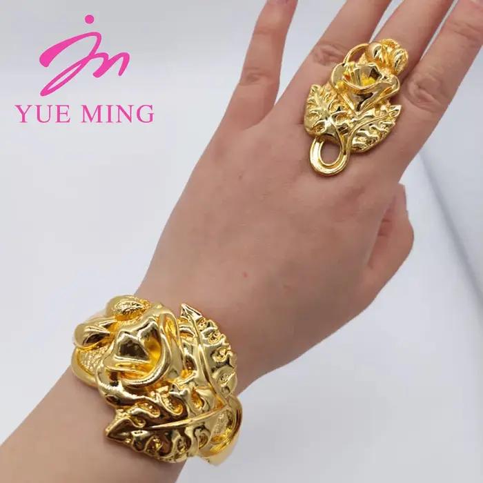 Bracelet manchette fleur en or 18 carats pour femme