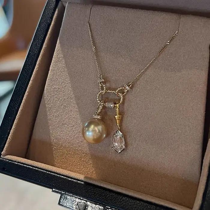 Pendentif ovale en perles de cristal et diamant