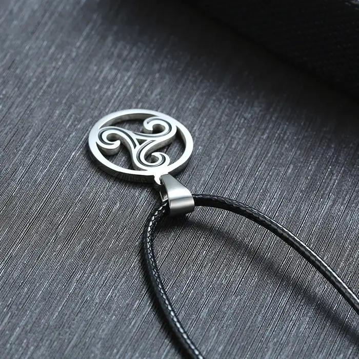 Triskelion Triple pendentif spirale Triskele collier en acier inoxydable Bbc Renaissance unisexe bijoux