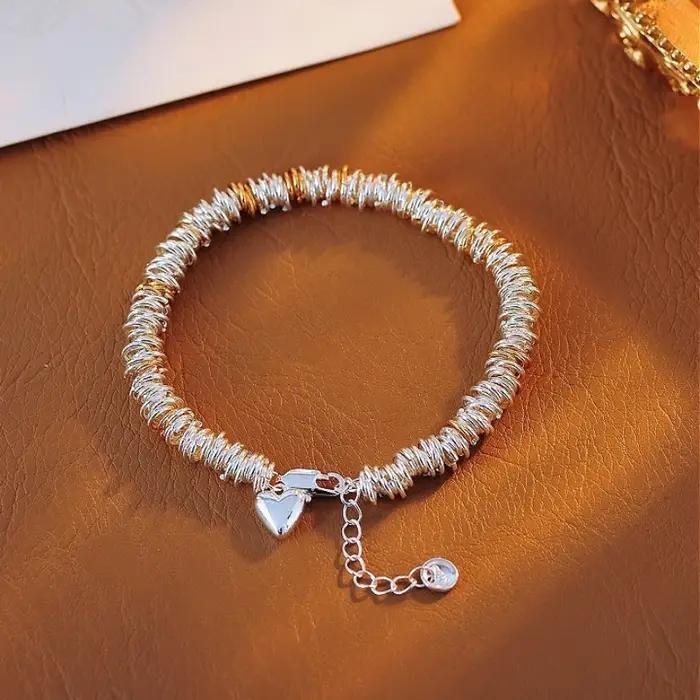Bracelet fin en perles d'argent écrasées, mini breloque cœur 3D, accessoire simple, bijou de poignet unique, cadeaux d'anniversaire pour femmes, tenue de rendez-vous