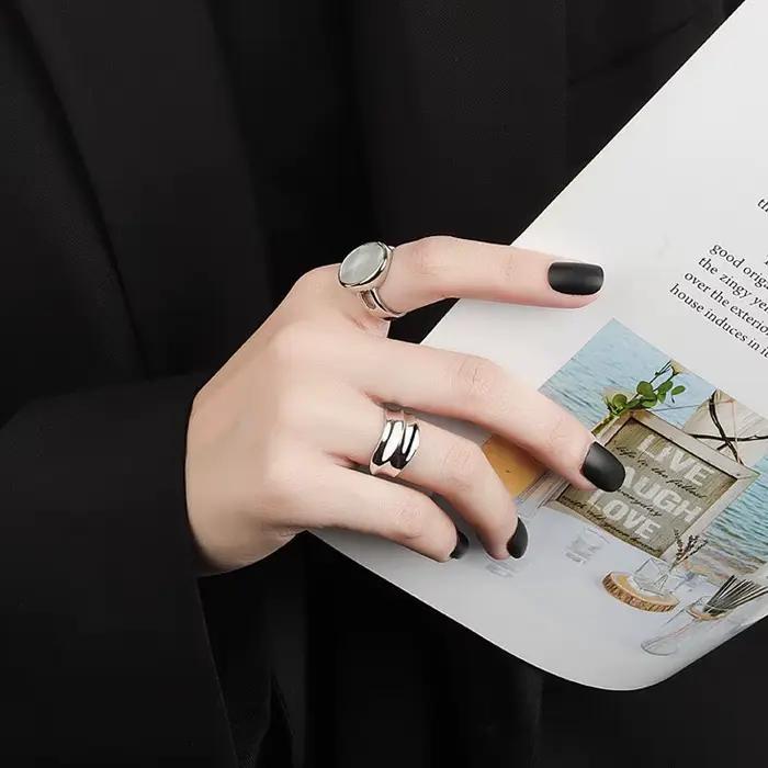 Bague Narfaite Élégante en Argent Sterling pour Femmes Occasions Spéciales Blanc Noir Traditionnelle Mode Rétro Finition Subtile