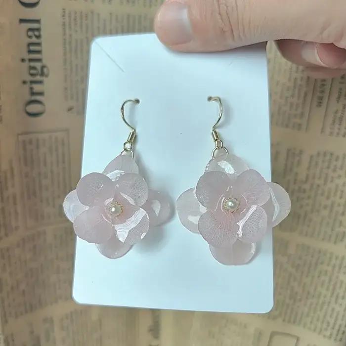 Boucles d'oreilles élégantes en fleurs naturellement préservées hortensias pressés résine époxy pour femmes occasions spéciales