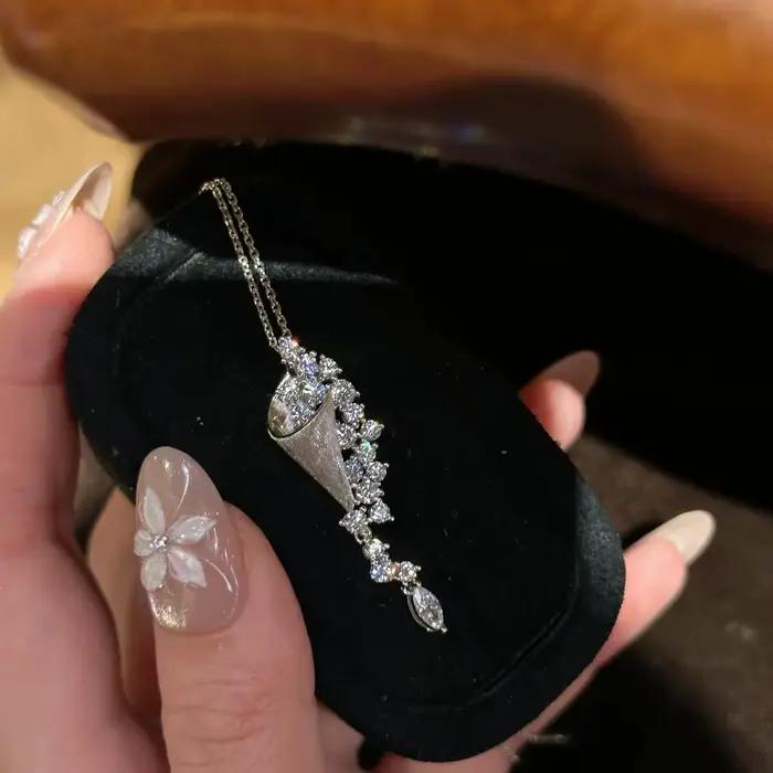 Collier en argent 925 avec pendentif sablier et incrustations de zirconium pour femmes romantique et élégant occasion anniversaire cadeau mariage