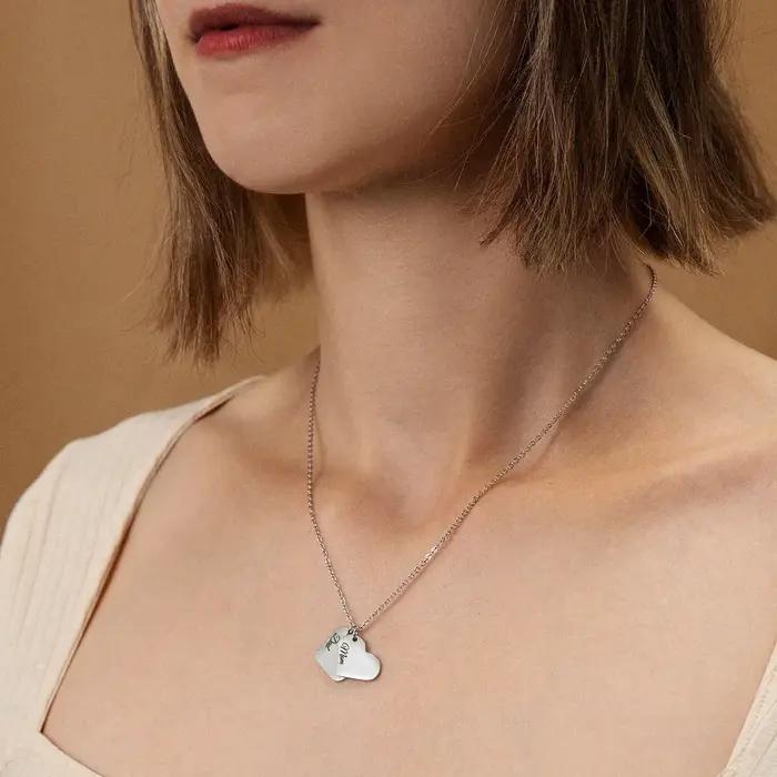 Collier personnalisé avec nom en forme de cœur pour femme