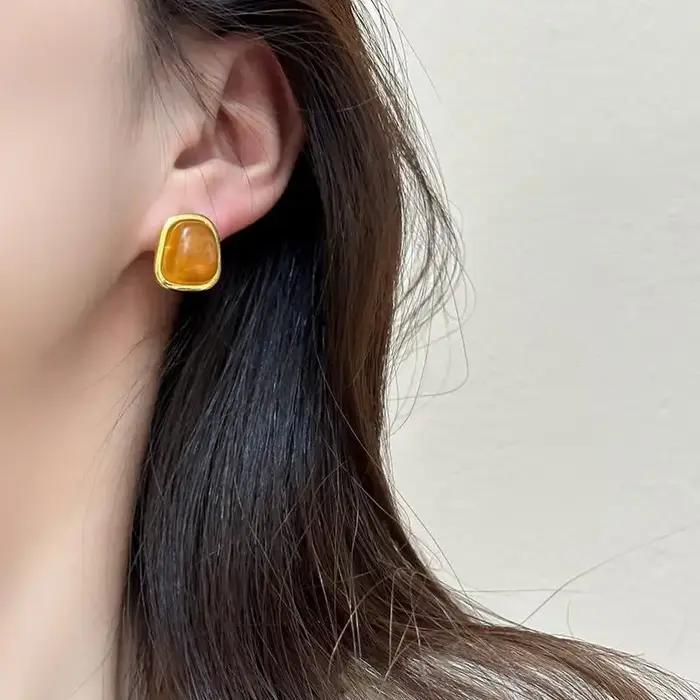 Boucles d'oreilles vintage en résine carrée couleur café pour femmes et filles bijoux tendance 2025 design géométrique style vendange et personnalité occassions spéciales