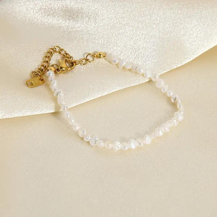 Collier en acier inoxydable plaqué or 18 carats avec perles d'eau douce pour femmes parties et événements spéciaux