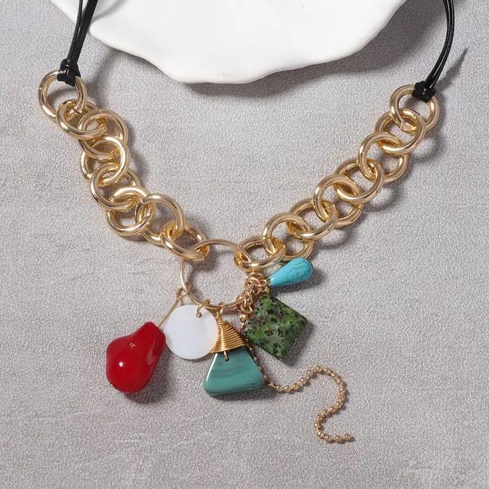 Collier ras du cou rond 2026 pour femme