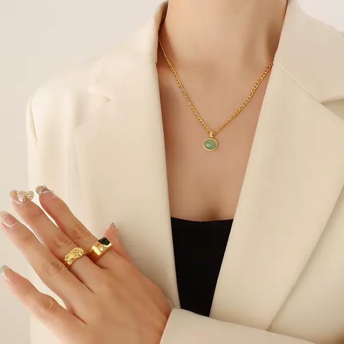 Ensemble de bijoux ethnique en acier inoxydable plaqué or avec pendentif d'aventurine verte pour femmes occasions spéciales
