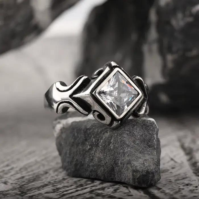 Keisha Lena 2023 Nouvelle bague rétro vintage faite à la main en acier inoxydable incrustée de zirco