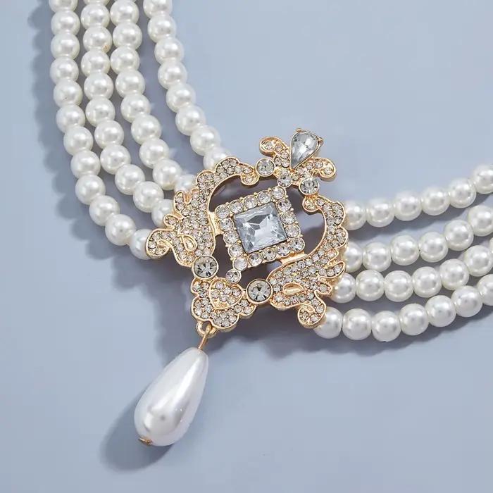 Collier de perles multicouches exagéré