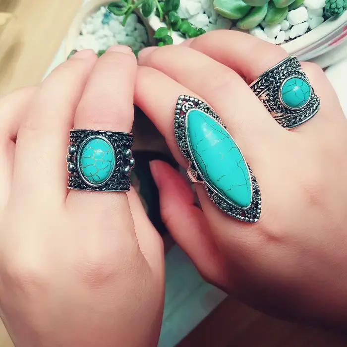 Bague tibétaine en argent vintage avec turquoise synthétique pour femmes occasions spéciales soirée chic cocktail