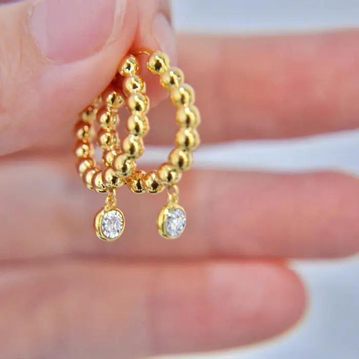 Huitan – boucles d'oreilles créoles délicates avec design perlé