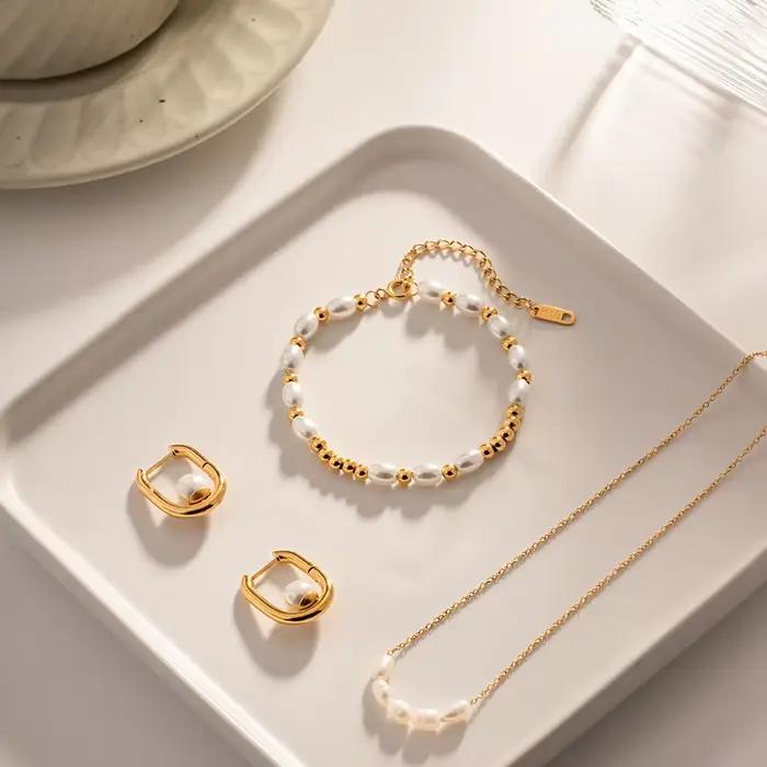 Bracelet de perles ovales en or PVD 18K sur acier inoxydable pour femmes élégantes occasions spéciales style classique raffiné