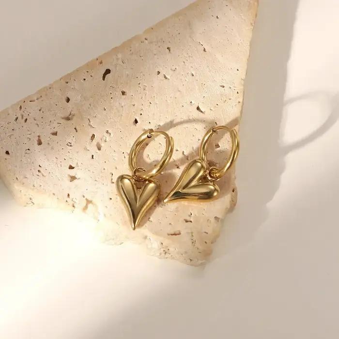 Boucles d'oreilles Huggie en forme de cœur pour femmes, Chic, breloque en cuivre, couleur or, sans t