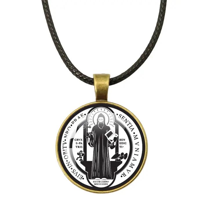Collier en corde de cuir avec médaillon de Saint Benoît pendentif religieux amulette médaille d'exorcisme cadeau occassions spéciales