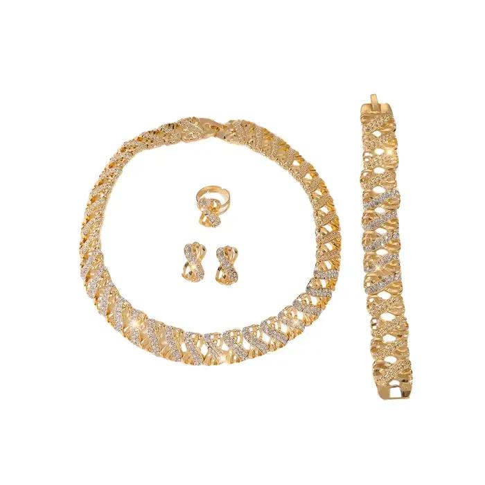 Ensemble de bijoux plaqués or 18 carats