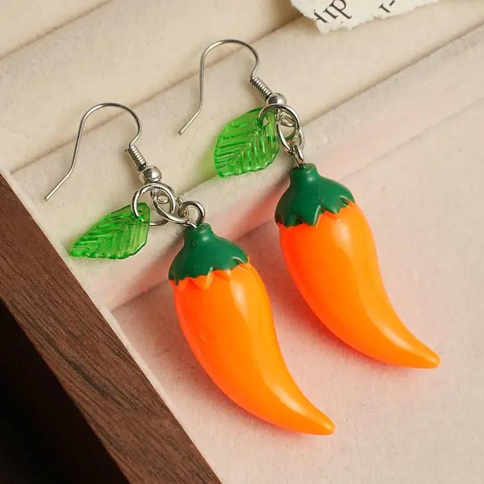 1 paire de boucles d'oreilles pendantes en forme de chili rouge et feuille verte à la mode