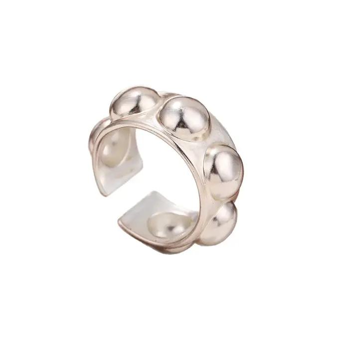 Bague ouverte large en argent mat avec perle 3D ronde style industriel pour femmes pour quotidien et superposition