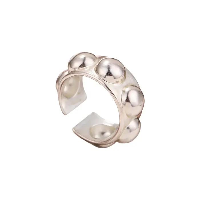 Bague ouverte large en argent mat avec perle 3D ronde style industriel pour femmes pour quotidien et superposition