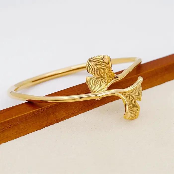 Bracelet manchette feuille de Ginkgo couleur or pour femmes