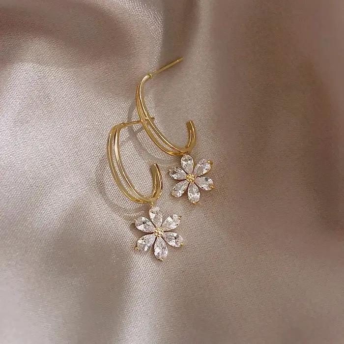 Boucles d'oreilles en forme de fleur en zircone cubique pour femmes, bijoux délicats en bronze ou marron, accessoire de fête et de cérémonie pour occasions spéciales