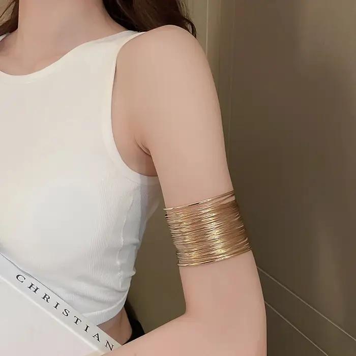 Cadeau de la Saint-Valentin : un bracelet d'ouverture en forme de C en fil d'acier évidé multicouche