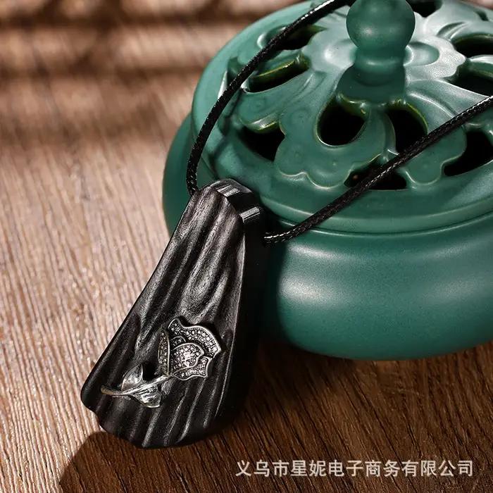 Collier pendentif ethnique en ébène