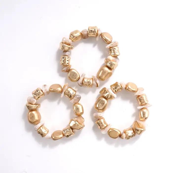 Bracelets empilables dorés iridescents pour femmes pour brunch, plage, rendez-vous galants et tenues élégantes
