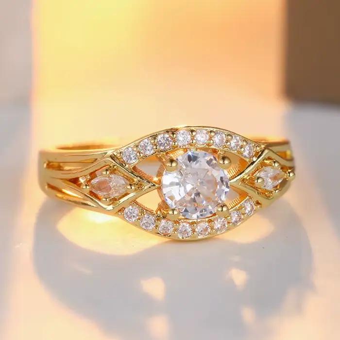 Bague de fiançailles de luxe légère, incrustation de zircon cubique exquis, bague classique plaquée or, bijoux de mariage pour femmes