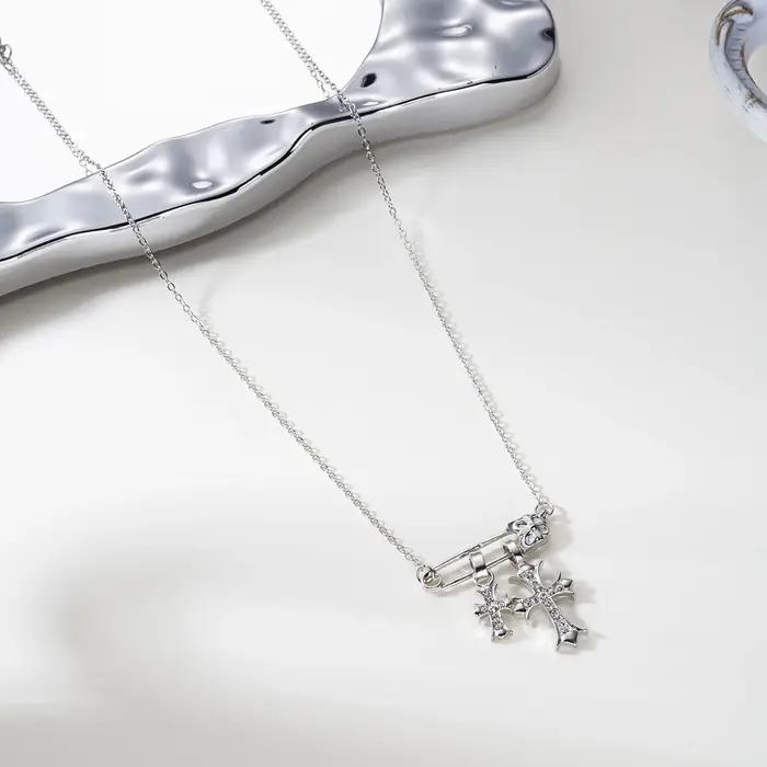 Collier gothique avec épingle de sûreté en forme de croix pour femmes