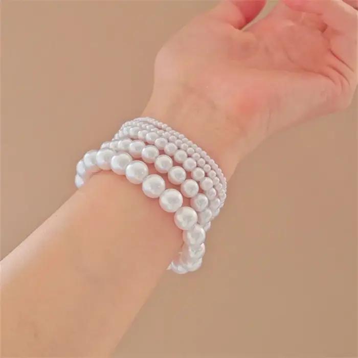 Bracelets en perles d'imitation classiques avec finition plaquée platine pour femmes, bracelets à brins rétro élégants pour occasions spéciales