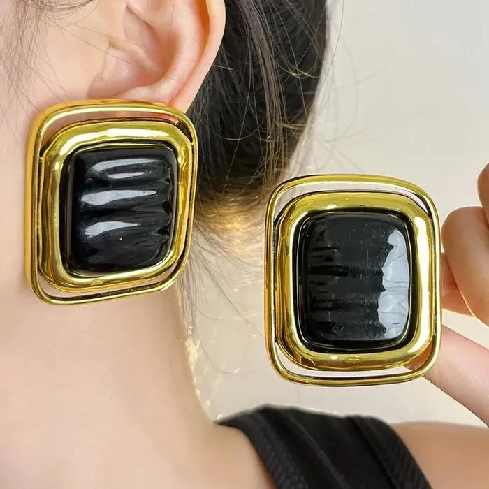 Boucles d'oreilles rétro noires pour femmes style punk élégantes occasions spéciales 2024