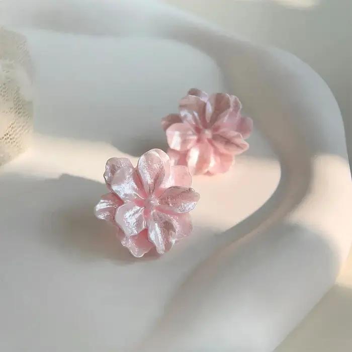 Boucles d'oreilles à tige fleur rose en résine mode coréenne moderne camélia acrylique mignon accessoires de bijoux de fête pour femmes occasions spéciales