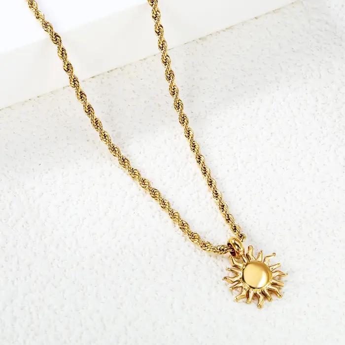 Collier pendentif soleil en acier inoxydable