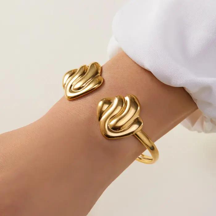 Bracelet en acier inoxydable en forme d'étoile de mer pour femmes