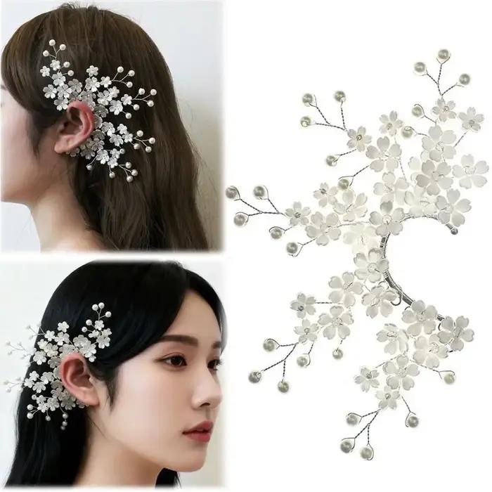 Manchette d'oreille florale en forme de fleur de cerisier avec accent perle