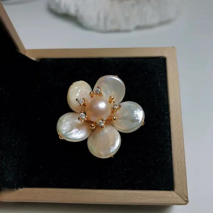 Bague en perles d'eau douce style rétro baroque avec fleur en perles et cristaux CZ de luxe pour femme occasions spéciales cadeau de Noël