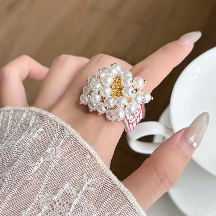 Bague large vintage en émail et perles motif popcorn