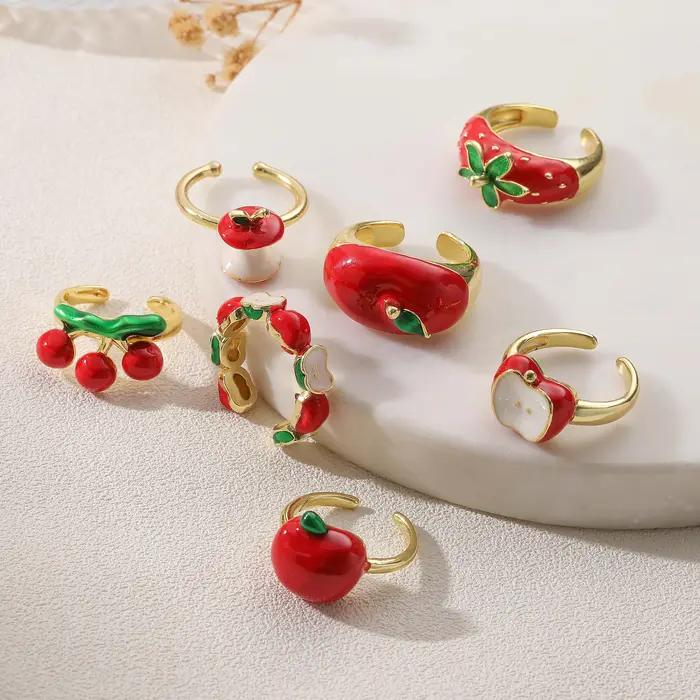 Bague en laiton plaquée or 18 carats avec pomme rouge émaillée ajustable pour femmes occasions générales style moderne bijou unique