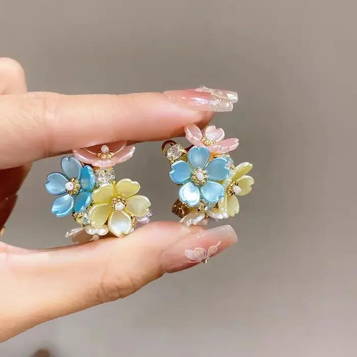 Boucles d'oreilles en perles et pétales design floral coloré et simple sensation de luxe accessoires de bijoux tendance pour femme occasions spéciales